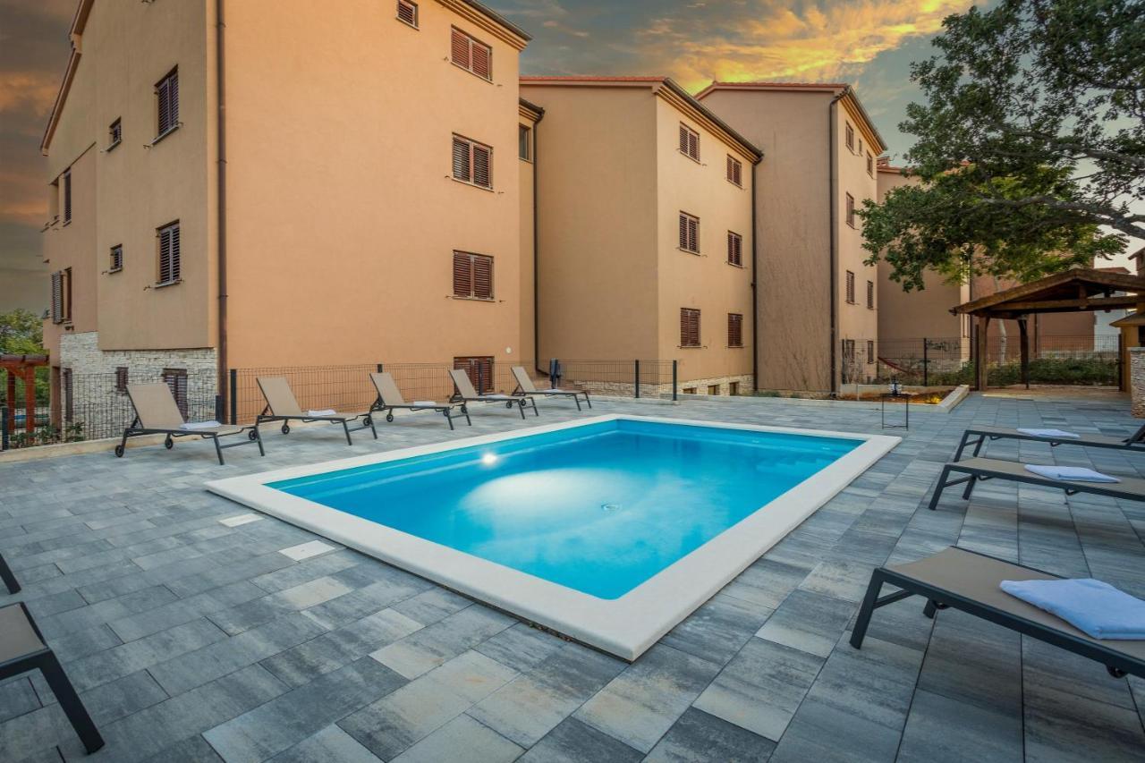 Apartments Cesare With Shared Pool Ližnjan Eksteriør billede