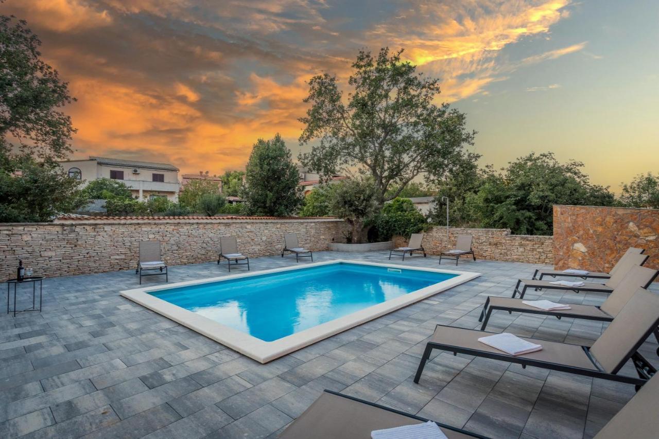 Apartments Cesare With Shared Pool Ližnjan Eksteriør billede